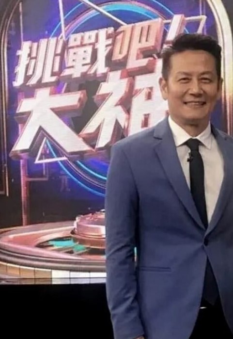 国产TS群P风骚至极的金雪儿和姐妹美琳娜前后3P直男 - 挖片网